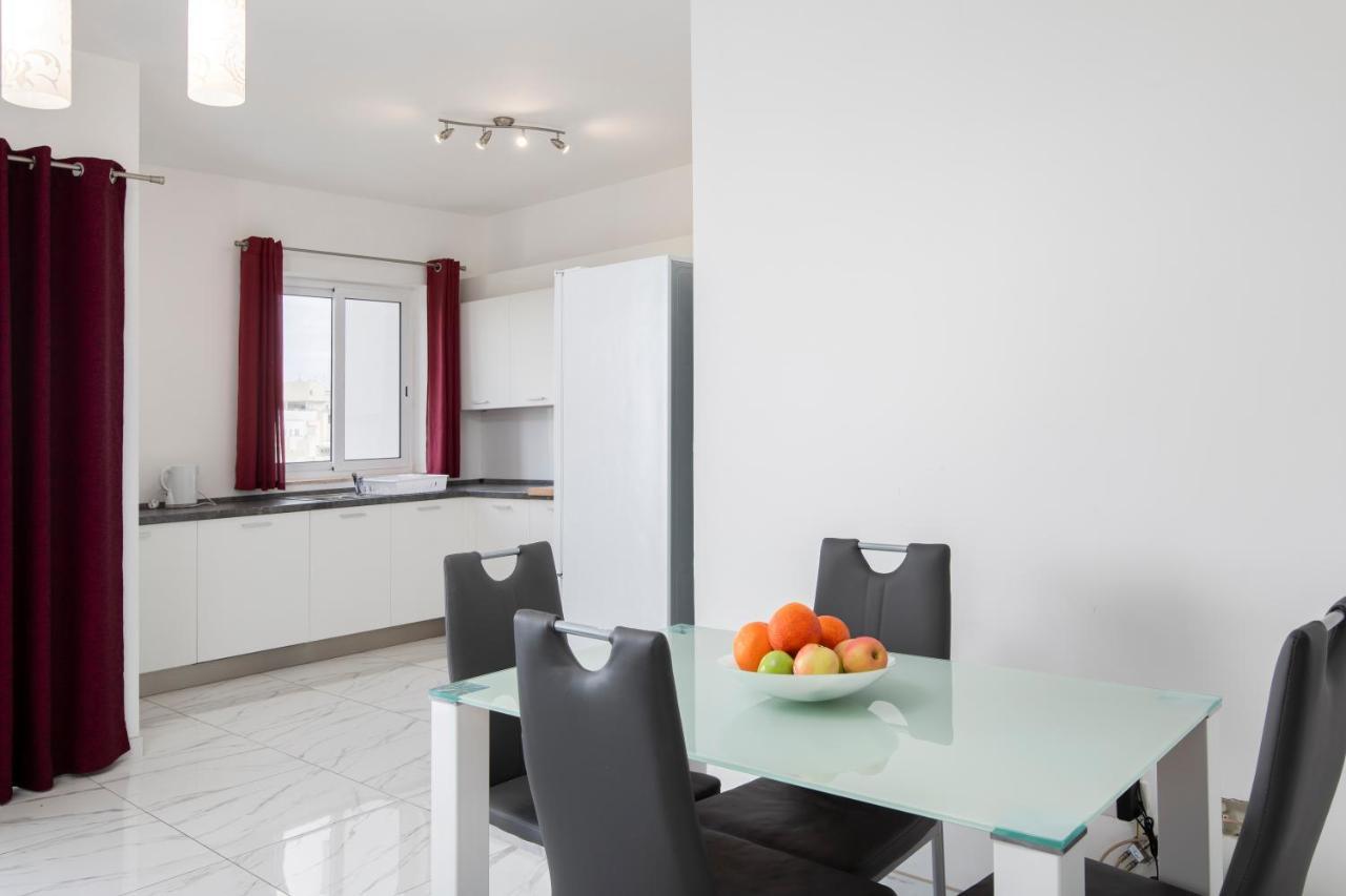 Sea View Apartment 2 Bedrooms 2 Bathrooms, 2 Minutes Away From The Sea San Ġiljan Buitenkant foto