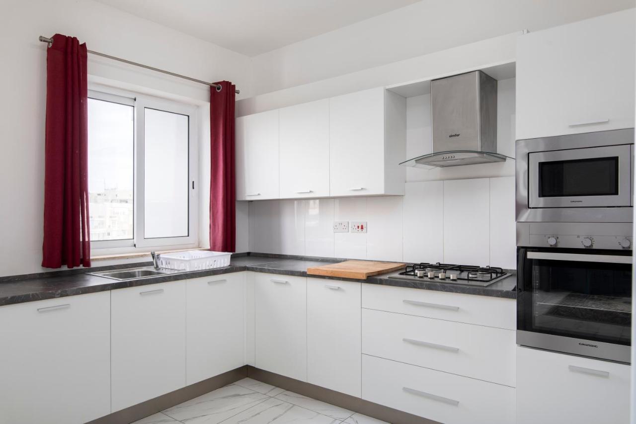 Sea View Apartment 2 Bedrooms 2 Bathrooms, 2 Minutes Away From The Sea San Ġiljan Buitenkant foto